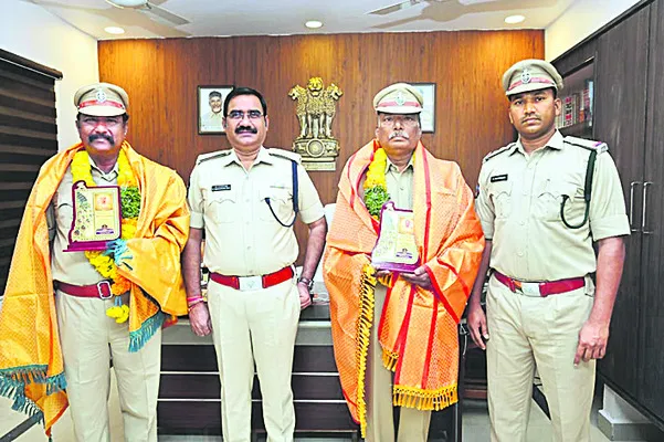 ఉద్యోగవిరమణ చేసిన సిబ్బందికి సత్కారం 