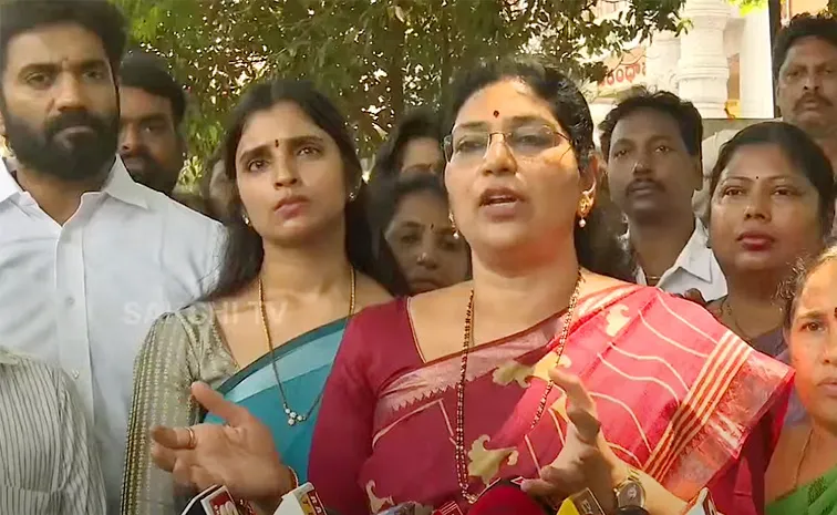 Ysrcp Leaders Sit Demand In Rajahmundry Pharmacy Student Incident