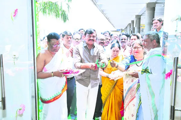 హస్తకళలను ప్రోత్సహించాలి