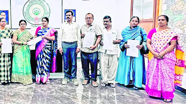 జెడ్పీలో 10 మందికి పదోన్నతి 