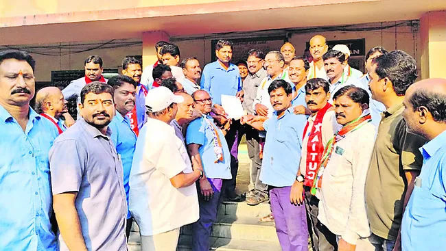 ట్రేడ్స్‌మెన్లను నియమించాలి