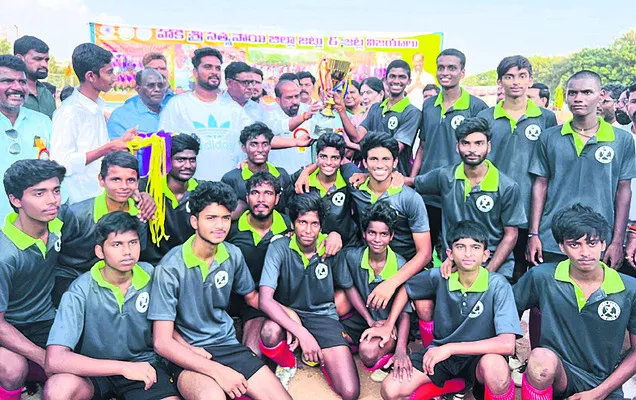 హాకీ టోర్నీ విజేత ‘కాకినాడ’ 