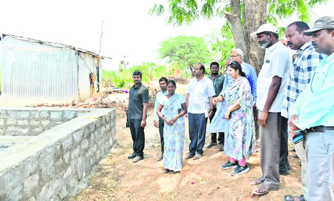 ఇందిరమ్మ ఇళ్ల నిర్మాణంపై అవగాహన కల్పించాలి 