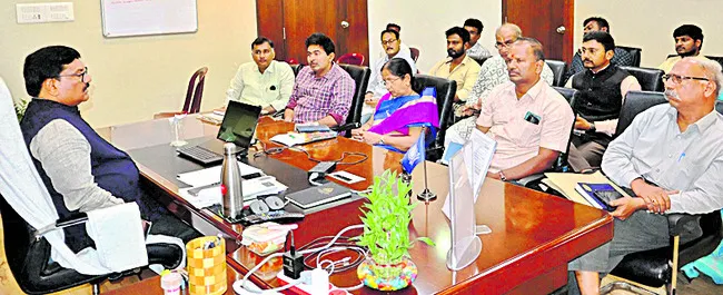 వీధి కుక్కల నియంత్రణకు సహకరించాలి 