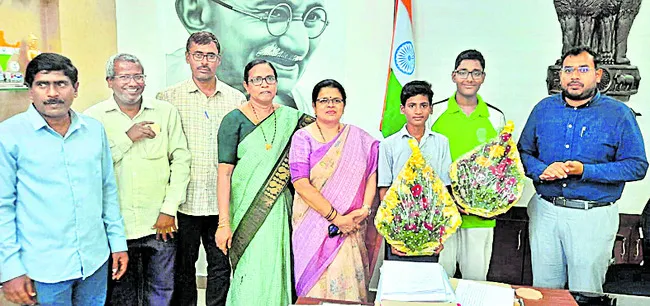 యువ శాస్త్రవేత్తలుగా ఎంపికై న విద్యార్థులకు అభినందన 