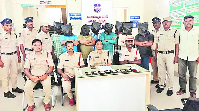 హత్య కేసు నిందితుల అరెస్ట్‌ 