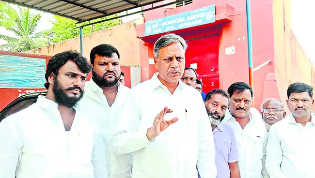 అక్రమ కేసులతో సబ్‌ జైళ్లు సరిపోతాయా!