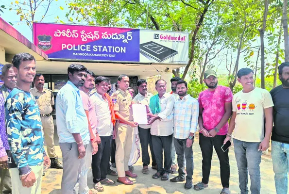 బాలుడ
