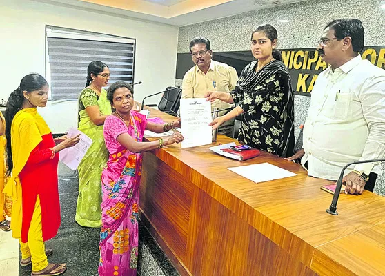 29 మంది బదులు వర్కర్ల నియామకం