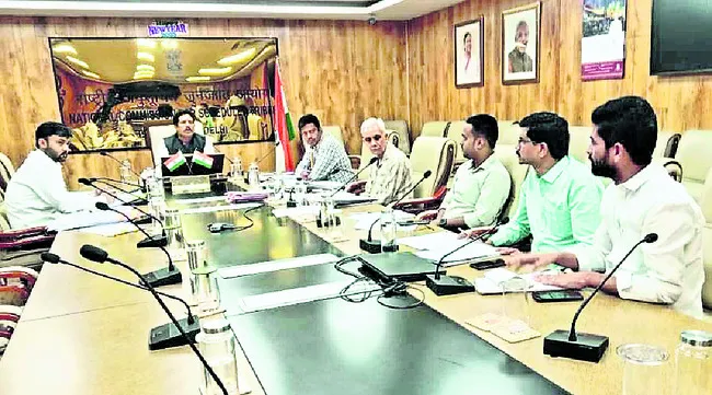 జాతీయ ఎస్టీ కమిషన్‌ ఎదుట మహబూబాబాద్‌ కలెక్టర్‌