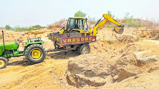 జోరుగా అక్రమ మట్టి తవ్వకాలు