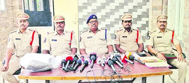 గంజాయి విక్రేతల అరెస్టు 