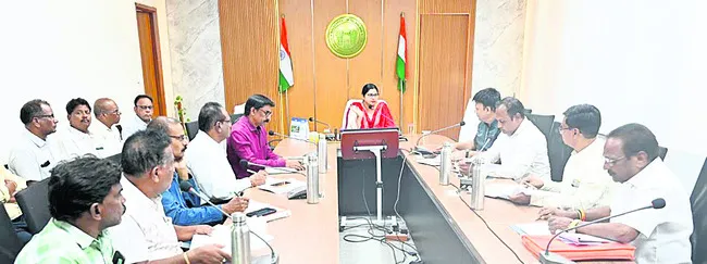 పీహెచ్సీల్లో వసతులు కల్పించాలి