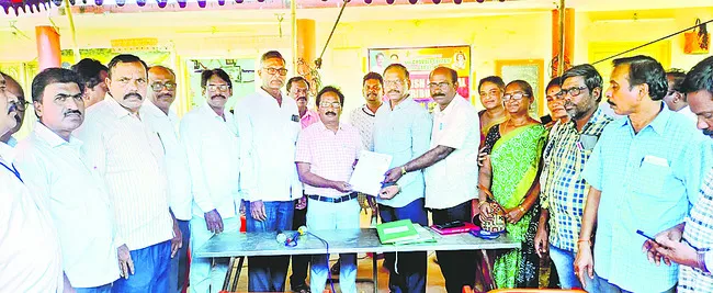 ఉపాధ్యాయుల సీనియారిటీని పారదర్శకంగా ఇవ్వాలి