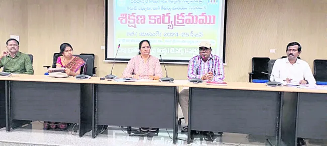 సన్నరకం ధాన్యానికి   ఎర్రరంగు దారం వాడాలి