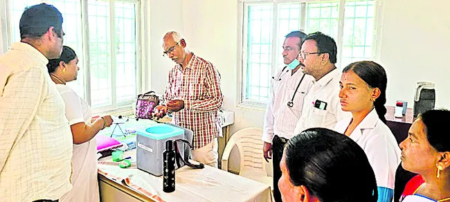 పీహెచ్‌సీలలో డీఎంహెచ్‌ఓ తనిఖీలు 

