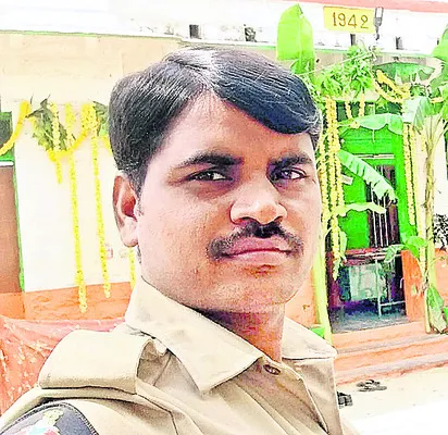 కానిస్టేబుల్‌కు కన్నీటి వీడ్కోలు 
