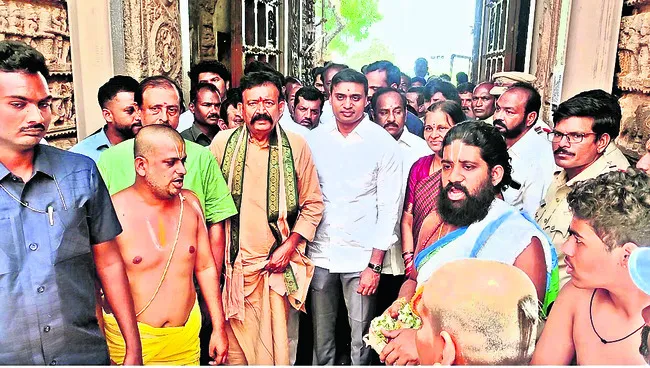 శ్రీరాముడిని రోల్‌మాడల్‌గా తీసుకోవాలి