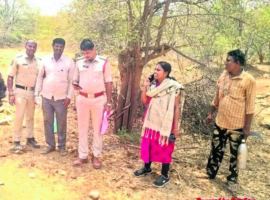 అడవిలో దారితప్పిన ఎకై ్సజ్‌ సీఐ, ఎస్‌ఐ సురక్షితం