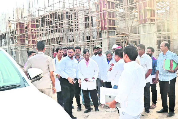 ఆస్పత్రి భవన నిర్మాణాలు త్వరగా పూర్తి చేయాలి