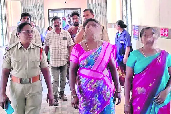 పిల్లల దొంగలంటూ ఆస్పత్రిలో కలకలం 