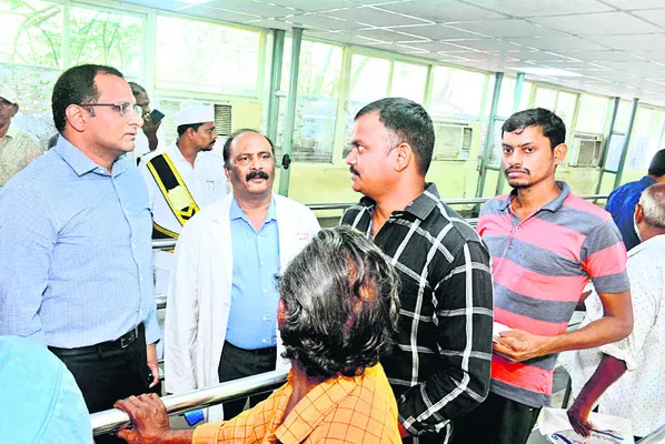 కేజీహెచ్‌లో కలెక్టర్‌ ఆకస్మిక తనిఖీ 