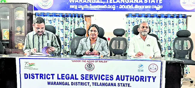 పారా లీగల్‌ వలంటీర్లకు అభినందనలు