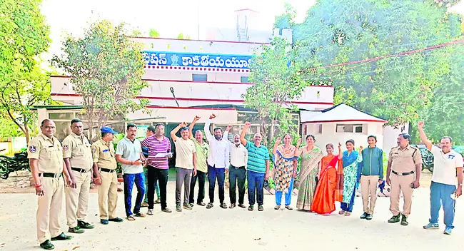 కాంట్రాక్టు అసిస్టెంట్‌ ప్రొఫెసర్ల ముందస్తు అరెస్ట్‌లు