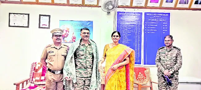 ఆర్ట్స్‌ కళాశాల సందర్శన
