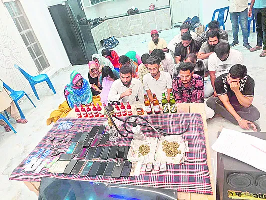 ఫాంహౌస్‌లో ముజ్రా పార్టీ 