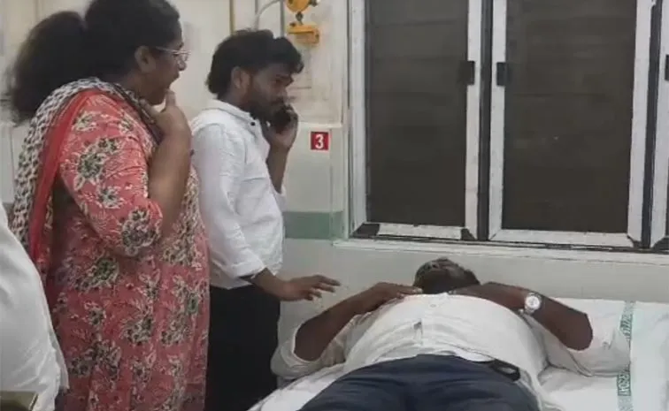 SI Mallikarjun Beats Ysrcp Supporter At Prakasam
