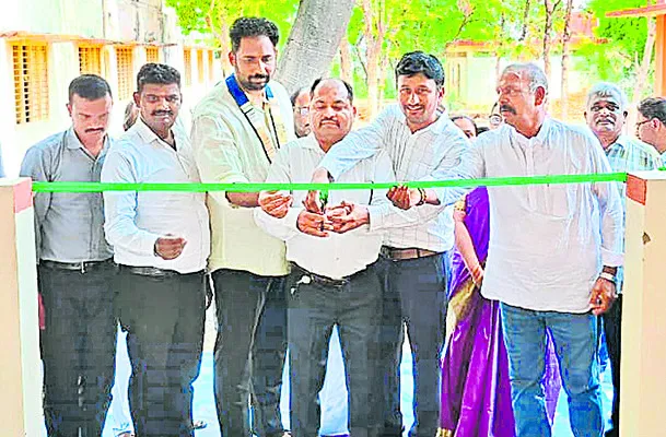 జెడ్పీ పాఠశాలలో భోజనశాల ప్రారంభం 