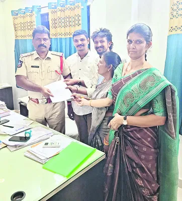 ఐ–టీడీపీ కార్యకర్త కిరణ్‌పై కఠిన చర్యలకు డిమాండ్‌ 