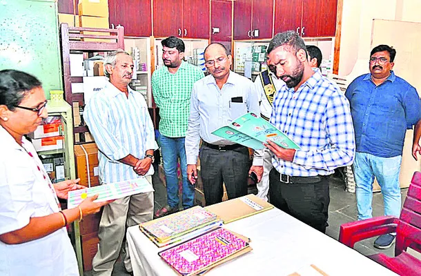 ప్రభుత్వ ఆసుపత్రిని తనిఖీ చేసిన కలెక్టర్‌