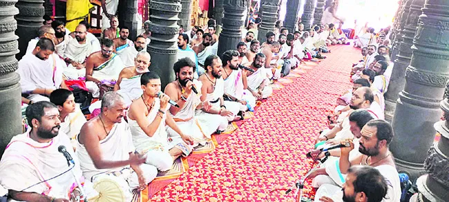 సింహగిరిపై ఘనంగా పండిత సదస్సు 