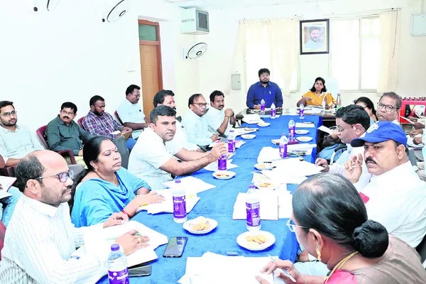 తండాల్లో మౌలిక వసతులు కల్పించాలి