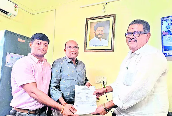 కవి.. కష్టజీవి పక్షానే ఉండాలి
