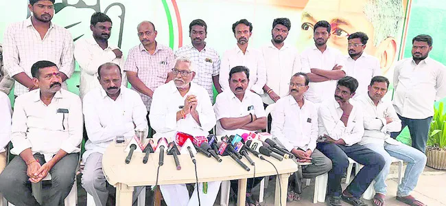 కాంగ్రెస్‌ కుటుంబమైతే.. ఇన్నాళ్లు ఎక్కడున్నారు..?