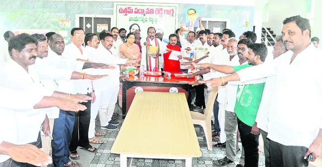 హక్కులను కాలరాసే కుట్ర చేస్తున్న బీజేపీ