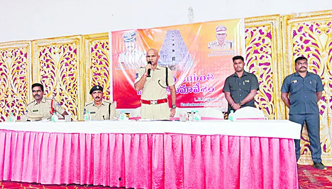 పోలీసులను దూషించిన వ్యక్తిపై కేసు నమోదు 