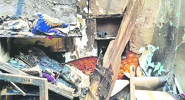 ఇంట్లో పేలిన సిలిండర్‌ 