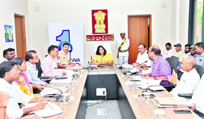 ఇందిరమ్మ ఇళ్లకు ఉచితంగా ఇసుక 