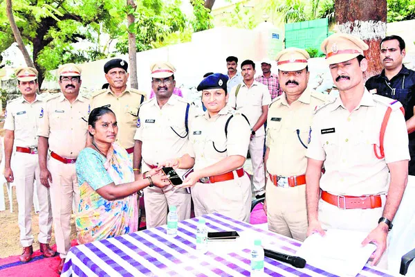 సీఈఐఆర్‌ పోర్టల్‌ సేవలు సద్వినియోగం చేసుకోవాలి