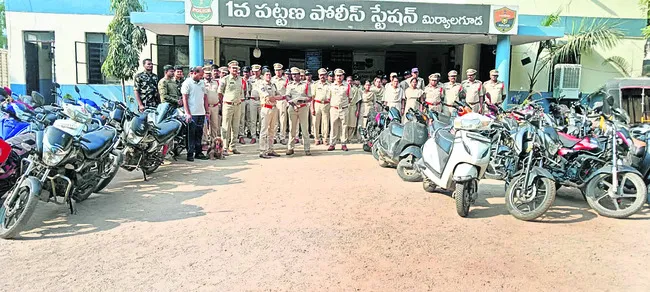 మిర్యాలగూడ పట్టణంలో కార్డన్‌ సెర్చ్‌