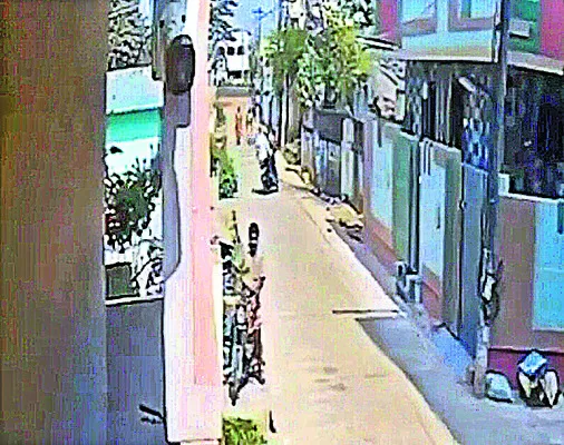 దివాన్‌చెరువులో చైన్‌ స్నాచింగ్‌