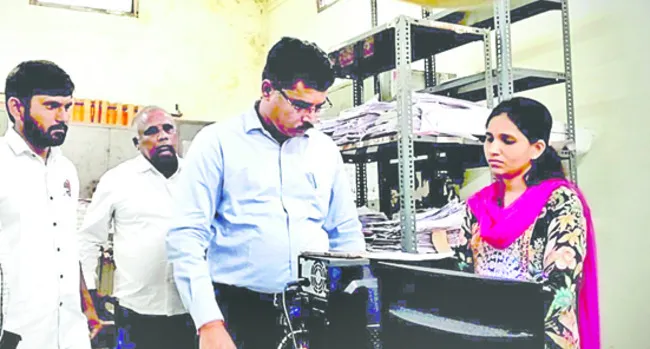 భూ సమస్యలను త్వరగా పరిష్కరించాలి