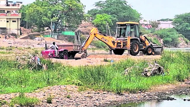 కుందూ నుంచి అక్రమంగా ఇసుక తరలింపు 