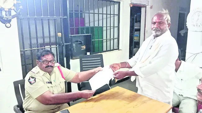 రౌడీషీటర్‌ బరితెగింపు 