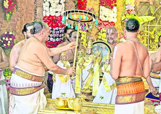 ట్రాఫిక్‌కు అంతరాయం
