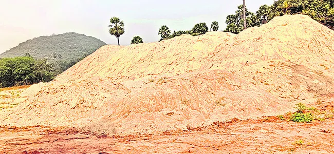 ప్రభుత్వ ఇసుకకు డిమాండ్‌ కరువు 